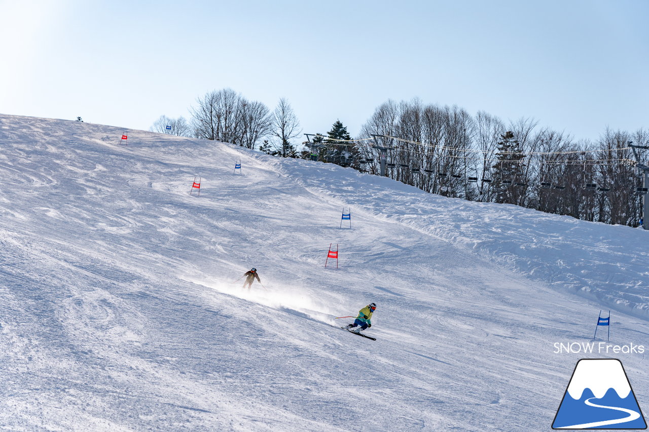 桂沢国設スキー場｜連日の冷え込みで雪質はドライ！美しく漂う綺麗な雪煙で遊んでみましょう♪